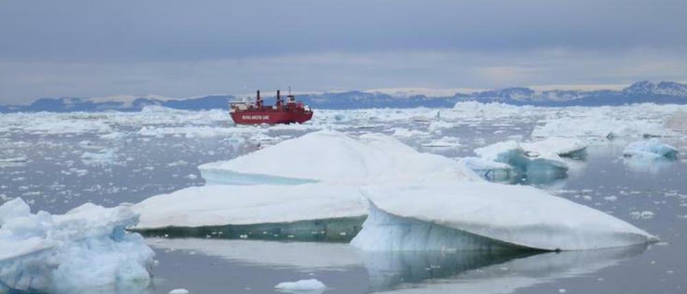 Eine neue Studie zeigt, dass die Hälfte der gesamten Erwärmung der Arktis im späten 20. Jahrhundert durch ozonabbauende Substanzen verursacht wurde. Im Bild Eis, das vom vom grönländischen Jakobshavn-Gletscher abgebrochen ist.