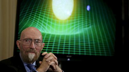 Preisträger. Kip Thorne war maßgeblich am Aufbau von Ligo beteiligt. Das Observatorium hat kürzlich erstmals Gravitationswellen gemessen. Das Bild zeigt ihn bei der Pressekonferenz am 11. Februar in Washington. 
