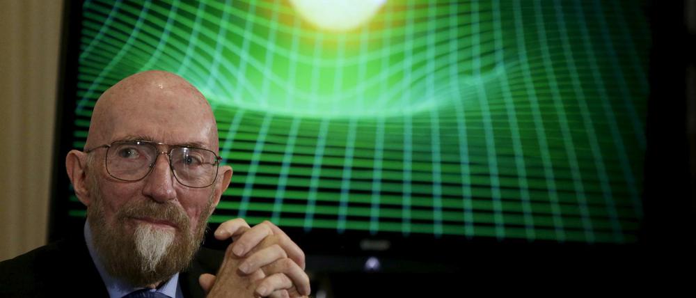 Preisträger. Kip Thorne war maßgeblich am Aufbau von Ligo beteiligt. Das Observatorium hat kürzlich erstmals Gravitationswellen gemessen. Das Bild zeigt ihn bei der Pressekonferenz am 11. Februar in Washington. 