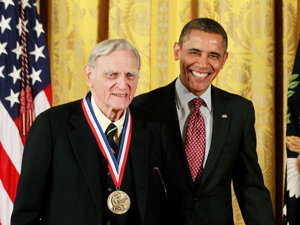 2013 erhielt der inzwischen 97-jährige John Goodenough, der heute mit dem Chemie-Nobelpreis ausgezeichnet wurde, bereits die "National Medal of Science" vom damaligen US-Präsidenten Barack Obama. 