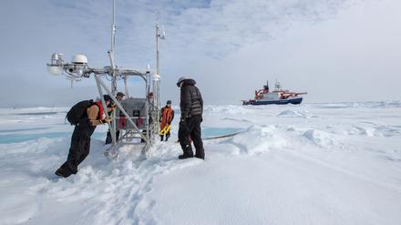 Drei Übersichtsartikel mit Ergebnissen der Mosaic-Expedition der „Polarstern“ im arktischen Packeis sind jetzt veröffentlicht worden. Weitere werden folgen.