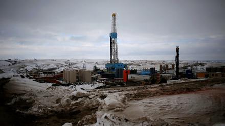Mit Gewalt. Beim Fracking werden mittels hohem Wasserdruck im Untergrund Spalten geöffnet, um Öl und Gas besser fördern zu können. Diese Aufnahme stammt von einer Ölbohrung in Nord Dakota, wo das Verfahren ebenfalls eingesetzt wurde. 