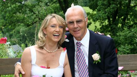 Franz Beckenbauer bei der Hochzeit mit seiner dritten Frau, Heidi Burmester, 2006. 