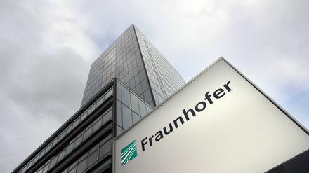 Vor dem Hintergrund der Anschuldigungen des Bundesrechnungshofs gegen den Vorstand der Fraunhofer-Gesellschaft hat die Münchner Staatsanwaltschaft nun ein Verfahren  gegen unbekannt eingeleitet.