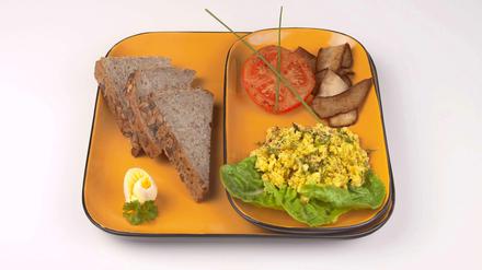 Sieht aus wie Rührei mit Speck! Ist es aber nicht. Dafür vollkommen vegan, also gesund, und fettarm dank Seidentofu. Das Frühstück kreierte der Küchenchef des "MioMatto".