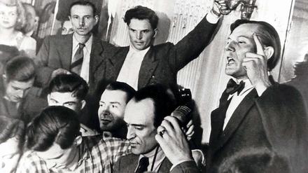 Studium in Freiheit. Am 23. April 1948 protestierten vor und im Hotel Esplanade rund 2000 Studenten gegen die Exmatrikulation von drei Kommilitonen der Lindenuniversität. Otto Stolz (recht) und Otto Hess (links unten) forderten eine neue freie Universität.