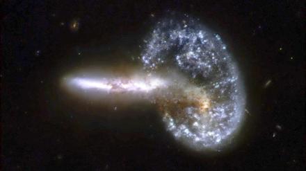 Der Kosmos ist immer noch ein Rätsel. Hier kollidieren zwei Galaxien.