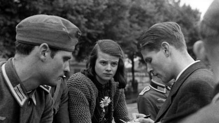 Sophie Scholl, ihr Bruder Hans (l.) und Christoph Probst am Tag ihrer Hinrichtung.