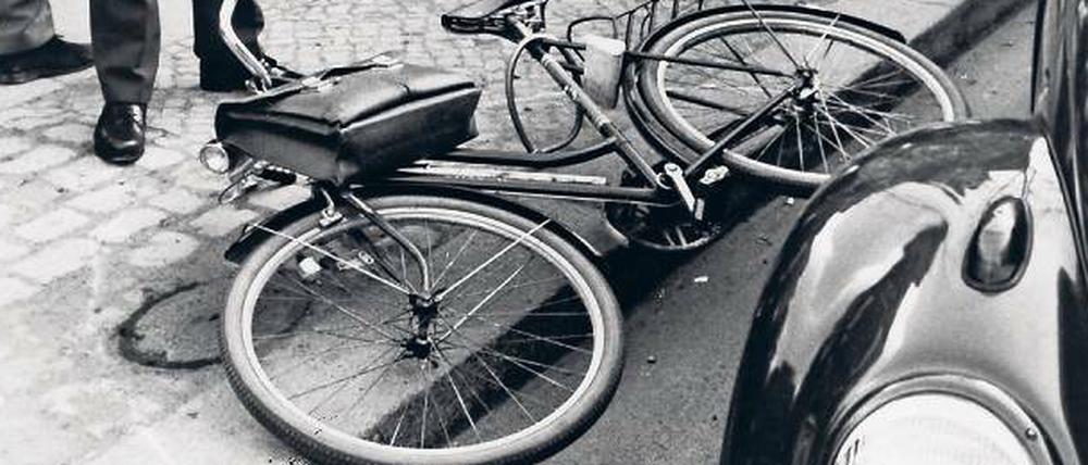 Am 11. April 1968 wird Rudi Dutschke auf dem Kurfürstendamm angeschossen. Am Tatort bleibt sein Fahrrad zurück.