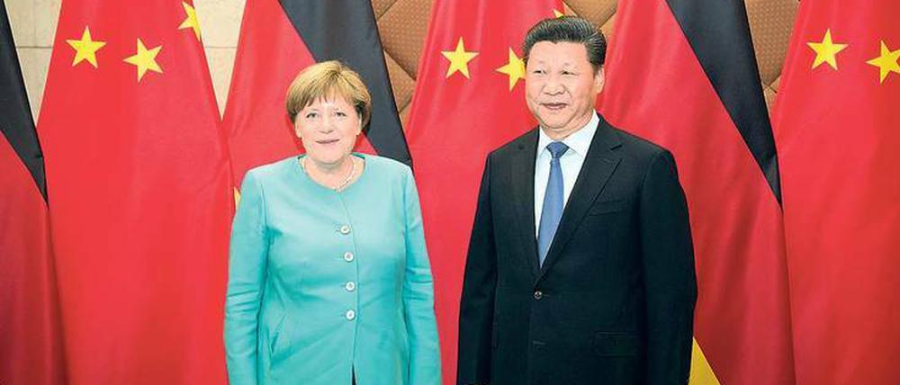 Im engen Dialog. In zwölf Jahren Regierungszeit war Angela Merkel zehn Mal in China, so oft wie kein anderer westlicher Politiker. Hier trifft sie Chinas Präsident Xi Jinping 2016 in Peking.