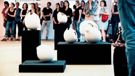 Aus dem Ei geschlüpft. Mit der Ausstellung des Preises des Präsidenten ermöglichen es die Galerie Nord und die UdK Berlin den drei Preisträgern, ihre Arbeiten in einem professionellen Rahmen zu zeigen.