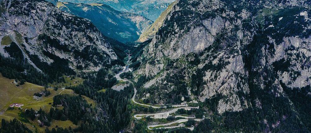 Der Plöckenpass (1357 Meter ü. d. Meeresspiegel), ist eine Passstraße in den Karnischen Alpen; sie verbindet das österreichische Kötschach-Mauthen im Gailtal mit dem italienischen Timau im Friaul.