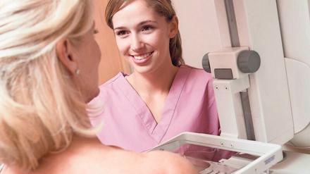 Wenn die Gefährdung bekannt ist, reicht regelmäßige Mammographie nicht aus.
