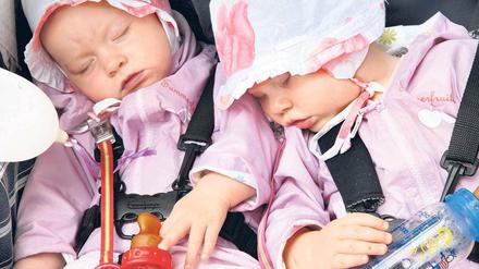 Lernpause. Schlafzeiten von 18 Stunden am Tag sind bei kleinen Kindern keine Seltenheit. Viele schlafen aber auch erheblich weniger. Eltern machen sich oft zu Unrecht Sorgen und lassen sich von Ratgebern verrückt machen, sagen Forscher. Foto: picture-alliance/ZB