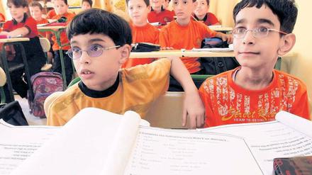 Länger lernen. Bis zu 80 Schüler sitzen in ägyptischen Klassen, die meisten besuchen nachmittags noch eine Nachhilfeschule. 