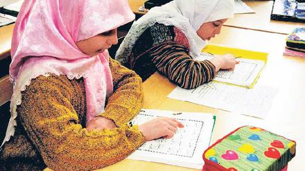 Neues Lernen. Die Politik hofft, dass deutsche Unis einen „Euro-Islam“ entwickeln, der dann in den Schulen gelehrt wird. Foto: ddp