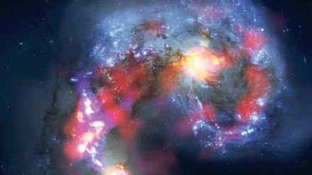Kosmischer Crash. 70 Millionen Lichtjahre von uns entfernt stoßen die zwei Galaxien NGC 4038 und 4039 zusammen. Das Bild entstand aus Daten des Radioteleskops „Alma“ in Chile und des Weltraumteleskops „Hubble“. 