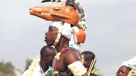 Mehr als Folklore. Der Benin ist der Ursprung des Voodoo-Kultes, dem dieser Tänzer huldigt. 