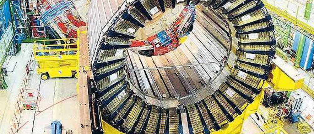 Am Teilchenbeschleuniger LHC beim Cern in Genf leitet Stachel einen Forschungsbereich.