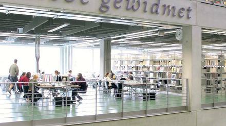 Marktgesetze. Bibliotheken wie die der TU Berlin bestellen mit anderen Unis gemeinsam, um Rabatte zu bekommen. Aber an die Zahl der Abos sind sie gebunden. 