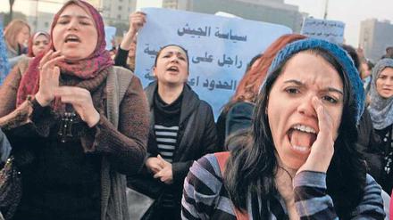 Seite an Seite. Frauen protestieren in Kairo gegen Übergriffe von Militärs.