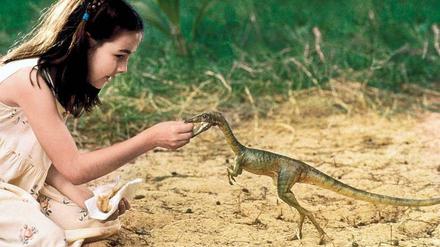Begegnung der besonderen Art. Im Film „Jurassic Park“ (1997) von Steven Spielberg erwecken Forscher Dinosaurier zum Leben – mit furchtbaren Folgen.