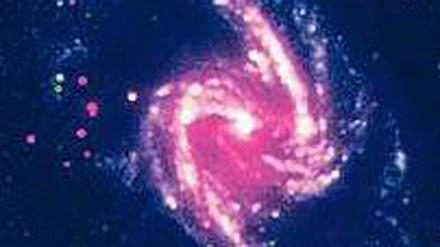 Galaxie im Röntgenlicht. NGC 1365 ist 60 Millionen Lichtjahre entfernt. Diese Aufnahme basiert auf kombinierten Daten der Weltraumteleskope "XMM-Newton" und "Nustar".