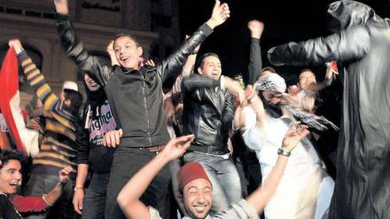 Losgelassen. Jugendliche in Kairo tanzen den „Harlem Shake“.
