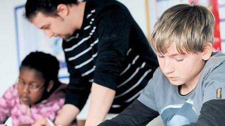 Fördern statt zurückstufen. Hamburger Schüler beim Nachhilfeunterricht. Foto: dpa