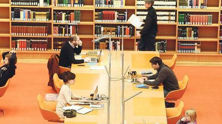 Freies Lesen. Studierende, Forscher, Bibliotheken greifen kostenlos auf Artikel zu: Das ist Ziel der Open-Access-Bewegung. Stattdessen zahlen die Autoren fürs Publizieren. 