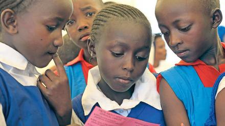 Vermeidbares Leid. Gebärmutterhalskrebs tötet in Kenia mehr Frauen als jeder andere Krebs. Die Grundschülerinnen in Kitui, Ostkenia, sind nun durch die von Gavi geförderte HPV-Impfung besser dagegen geschützt. 