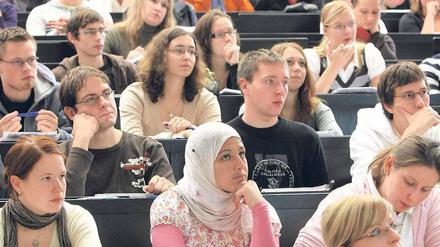 Muslimische Studentin im Hörsaal
