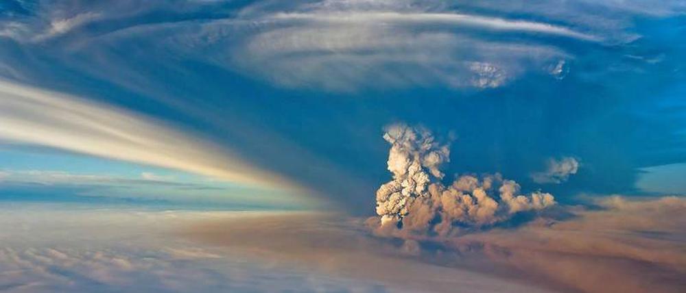 Wucht des Vulkans. 2011 brach auf Island der Vulkan Grimsvötn aus und schoss seine Eruptionswolken bis in die Stratosphäre. Läge der Vulkan in den Tropen, hätte er damit das weltweite Klima beeinflussen können. 