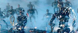 Angriff der Killermaschinen. Szenarien, in denen sich Roboter gegen die Menschheit auflehnen, wie im Film „Terminator 3“ halten Forscher für unwahrscheinlich. Doch der Einsatz von Kampfrobotern im Krieg macht manchen Wissenschaftlern Angst. 