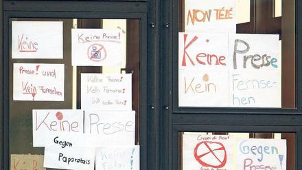 Unerwünscht. Kurz nach dem Amoklauf von Winnenden im März 2009 versuchte die Schule, übergriffige Medienvertreter mit Verbotsschildern abzuwehren. 