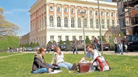 Historisches Ambiente. Der Campus der Uni Potsdam am Neuen Palais.