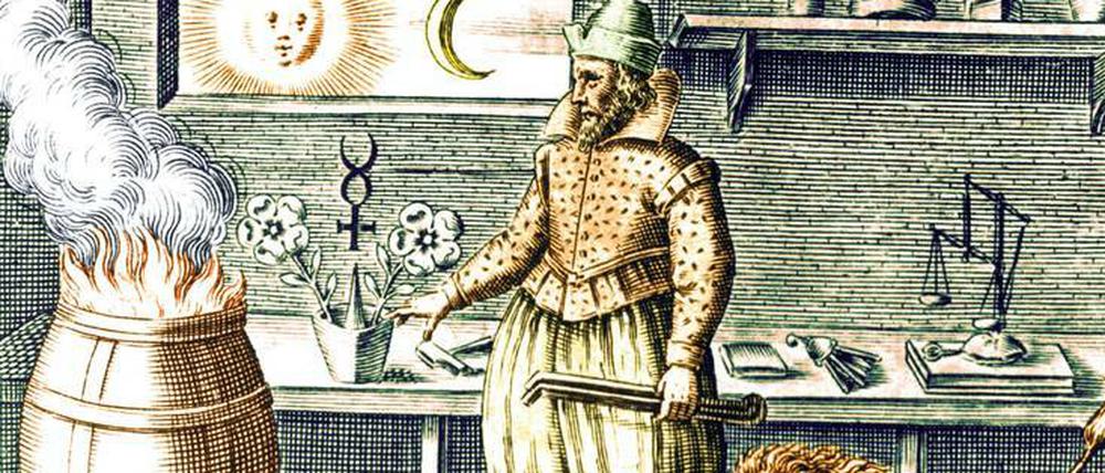 Eine spätmittelalterliche Darstellung zeigt einen Mann, der an einem Feuer-Fass mit einem Kunstobjekt aus Metall hantiert, im Hintergrund steht ein Löwe, der eine Schlange frisst.