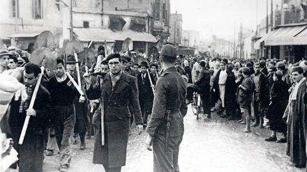 Entrechtet. In Tunesien werden 1942 jüdische Männer von den deutschen Besatzern zur Zwangsarbeit verpflichtet. 