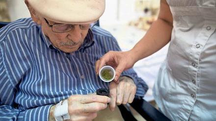 Verjüngungsjoint. In Israel wird Cannabis bereits im Altersheim getestet. 
