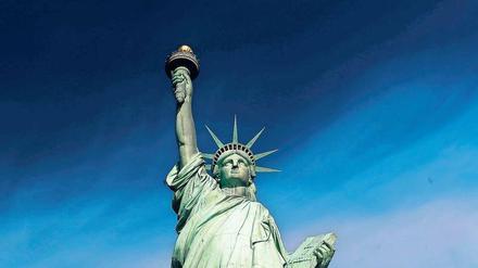Das Tor zur neuen Welt. Die Freiheitsstatue in New York, das Sehnsuchtssymbol für viele Einwanderer. Migrationsnetzwerke verbanden die Kontinente – und zogen immer mehr Auswanderer in die Vereinigten Staaten.