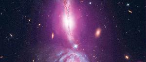 Kosmischer Kontakt. So nah sind die beiden sich schon, dass sie den Namen teilen: VV340 Nord und Süd. Die Vereinigung der Milchstraße mit Andromeda wird in etwa so aussehen.