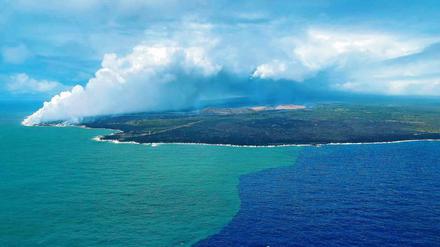 Blütezeit. Lava des Kilauea auf Hawaii lässt Phytoplankton (grün) wachsen.