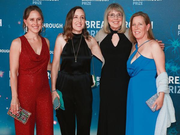 Ganz falsch war der Erziehungsstil von Esther Wojcicki wohl nicht. Tochter Anne (in Rot) leitet die BiotechFirma „23andme“, Susan (in Schwarz) „Youtube“. 