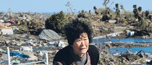 In Trümmern. Eines der untersuchten Beben löste den Tsunami vor Fukushima aus, Das Bild entstand in den Tagen danach.
