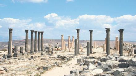 Antikes Oktogon und ein Säulenhof in Gadara (Uum Qais) in Jordanien.