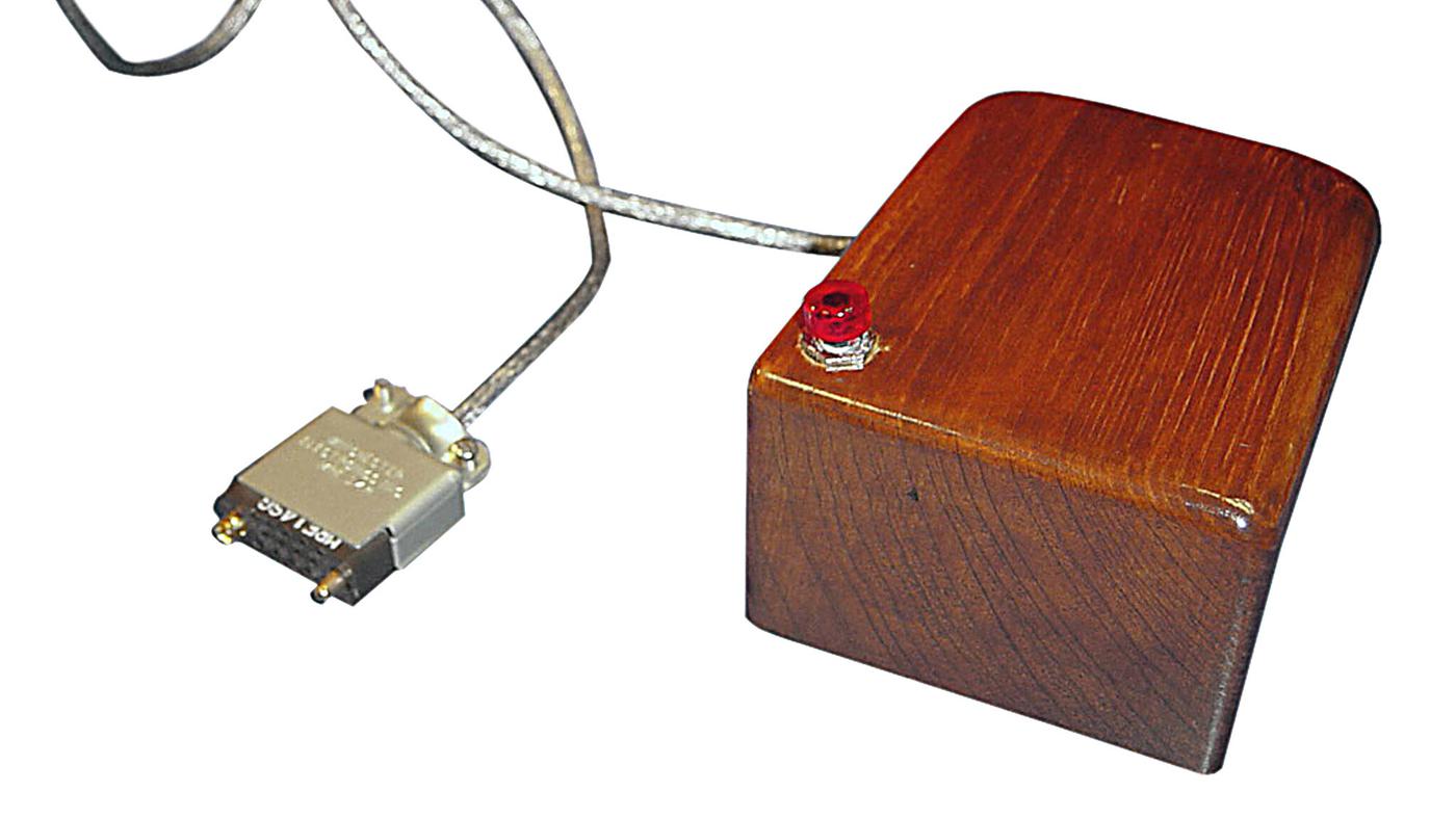 Создание мыши. Дуглас Энгельбарт компьютерная мышь. Первая компьютерная мышь. Компьютерный манипулятор мышь. Самая первая мышка.