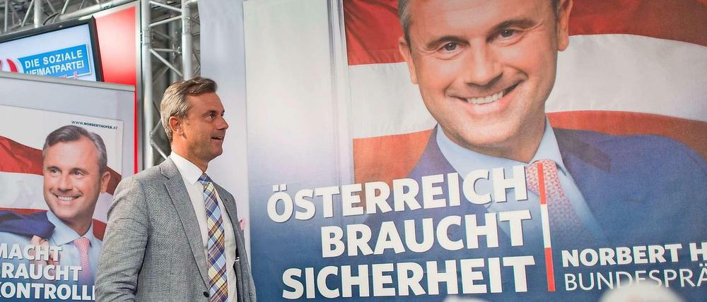 FPÖ-Präsidentschaftskandidat Norbert Hofer. Flüchtlinge werden als Invasoren dargestellt. 