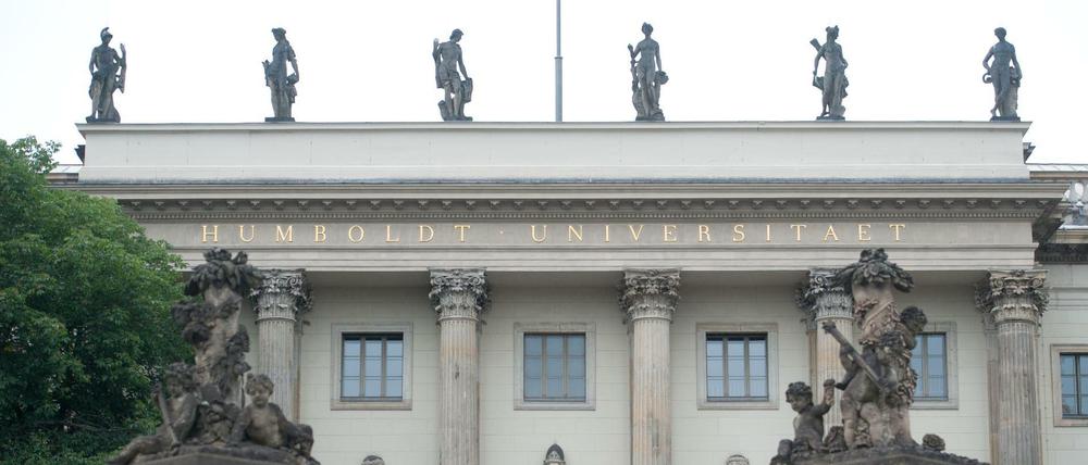 Der Eingang des historischen Hauptgebäudes der Humboldt-Universität zu Berlin.