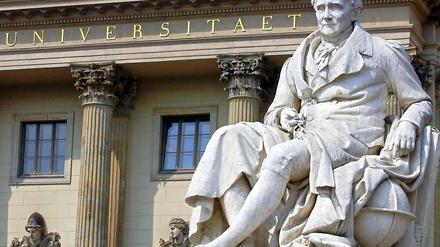 Vielleicht ein Ort für Elite: Die Humboldt-Universität in Berlin, rechts im Bild: Alexander von Humboldt.