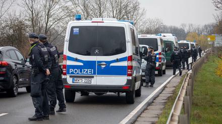 Polizeikräfte aus NRW halfen an Kontrollpunkten.